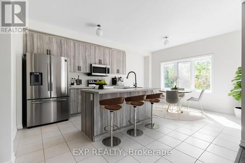 103 Tumblewood Place, Welland, ON - Indoor Photo Showing Kitchen With Upgraded Kitchen