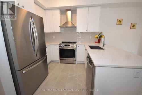 12 Velvet Way, Thorold, ON - Indoor Photo Showing Kitchen With Stainless Steel Kitchen With Upgraded Kitchen