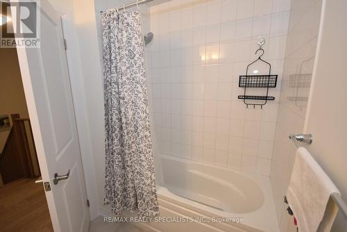 12 Velvet Way, Thorold, ON - Indoor Photo Showing Bathroom