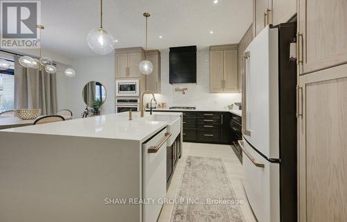 641 Wild Rye Street, Waterloo, ON - Indoor Photo Showing Kitchen With Upgraded Kitchen