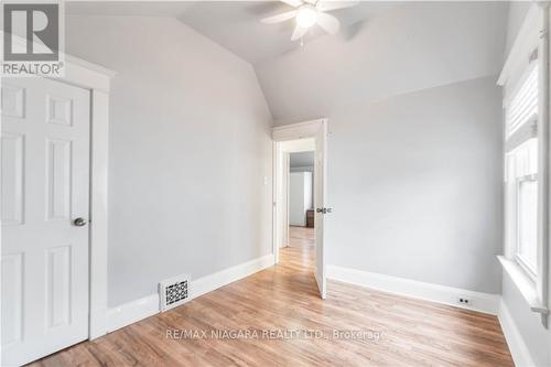 4586 Fifth Avenue, Niagara Falls, ON - Indoor Photo Showing Other Room