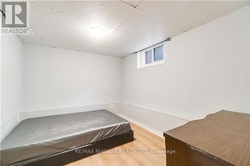 4586 Fifth Avenue, Niagara Falls, ON - Indoor Photo Showing Other Room