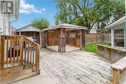 4586 Fifth Avenue, Niagara Falls, ON - Outdoor With Deck Patio Veranda With Exterior