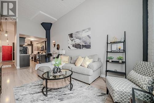 206 - 80 King William Street, Hamilton, ON - Indoor Photo Showing Living Room