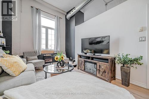 206 - 80 King William Street, Hamilton, ON - Indoor Photo Showing Living Room