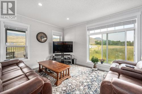 1620 Stage Road Unit# 2, Cache Creek, BC - Indoor Photo Showing Living Room