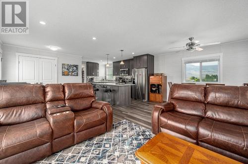 1620 Stage Road Unit# 2, Cache Creek, BC - Indoor Photo Showing Living Room