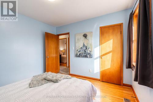 818 Ninth Avenue, Hamilton, ON - Indoor Photo Showing Bedroom