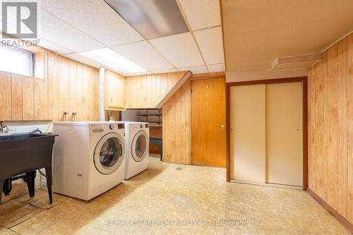 818 Ninth Avenue, Hamilton, ON - Indoor Photo Showing Laundry Room