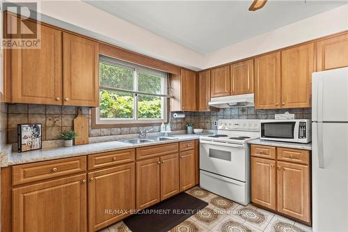 130 San Francisco Avenue, Hamilton, ON - Indoor Photo Showing Kitchen With Double Sink