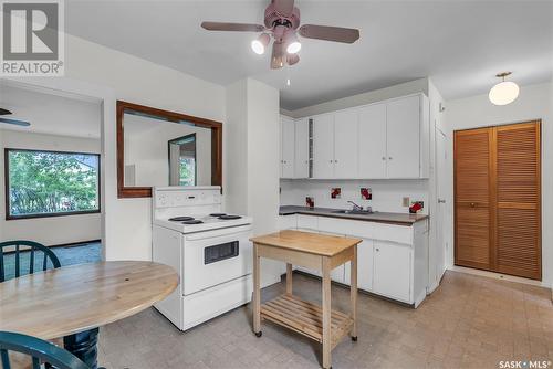 1015 J Avenue N, Saskatoon, SK - Indoor Photo Showing Kitchen