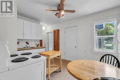 1015 J Avenue N, Saskatoon, SK - Indoor Photo Showing Kitchen