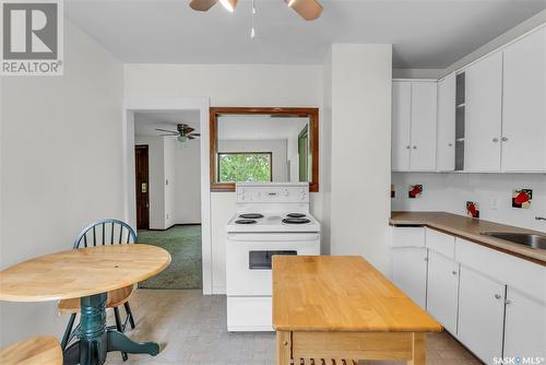 1015 J Avenue N, Saskatoon, SK - Indoor Photo Showing Kitchen