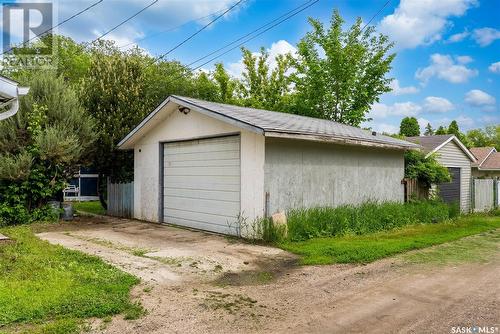 1015 J Avenue N, Saskatoon, SK - Outdoor