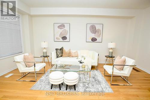 61 Esther Crescent, Thorold, ON - Indoor Photo Showing Living Room