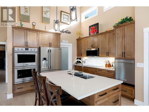 528 Clifton Lane, Kelowna, BC - Indoor Photo Showing Kitchen With Double Sink