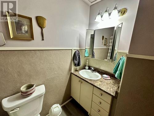 1826 Fairford Drive, Penticton, BC - Indoor Photo Showing Bathroom