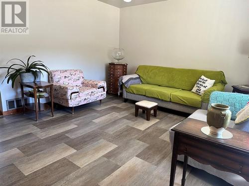 1826 Fairford Drive, Penticton, BC - Indoor Photo Showing Living Room