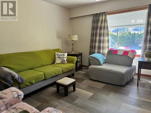 1826 Fairford Drive, Penticton, BC - Indoor Photo Showing Living Room