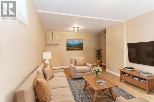 29 - 360 Blake Street, Barrie, ON - Indoor Photo Showing Living Room