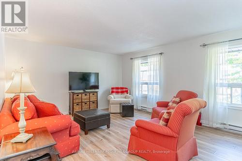 29 - 360 Blake Street, Barrie, ON - Indoor Photo Showing Living Room