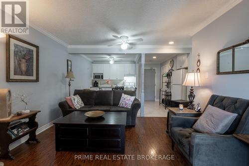 111 - 735 Deveron Crescent, London, ON - Indoor Photo Showing Living Room