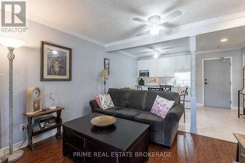 111 - 735 Deveron Crescent, London, ON - Indoor Photo Showing Living Room