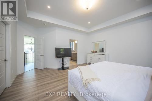 2230 Red Thorne Avenue, London, ON - Indoor Photo Showing Bedroom