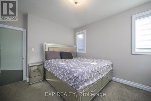 2230 Red Thorne Avenue, London, ON - Indoor Photo Showing Bedroom