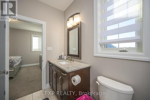 2230 Red Thorne Avenue, London, ON - Indoor Photo Showing Bathroom