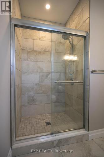 2230 Red Thorne Avenue, London, ON - Indoor Photo Showing Bathroom