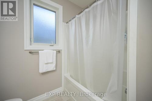 2230 Red Thorne Avenue, London, ON - Indoor Photo Showing Bathroom