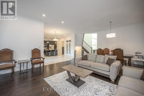 2230 Red Thorne Avenue, London, ON - Indoor Photo Showing Living Room