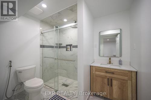 2230 Red Thorne Avenue, London, ON - Indoor Photo Showing Bathroom