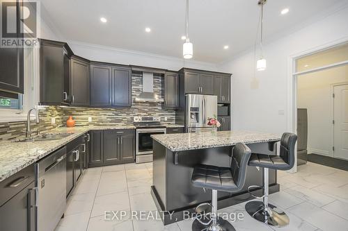 2230 Red Thorne Avenue, London, ON - Indoor Photo Showing Kitchen With Upgraded Kitchen