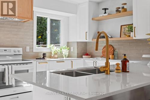 22 Hearthside Place, London, ON - Indoor Photo Showing Kitchen With Double Sink With Upgraded Kitchen