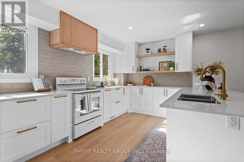 22 Hearthside Place, London, ON - Indoor Photo Showing Kitchen With Double Sink