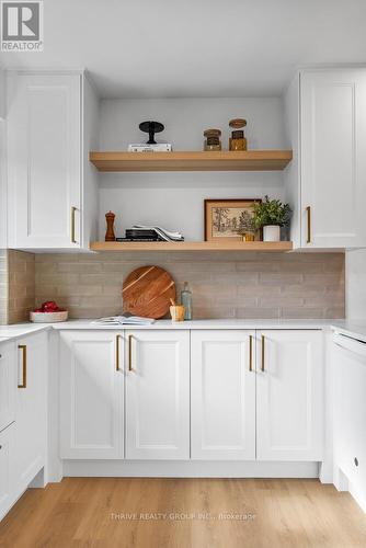 22 Hearthside Place, London, ON - Indoor Photo Showing Kitchen