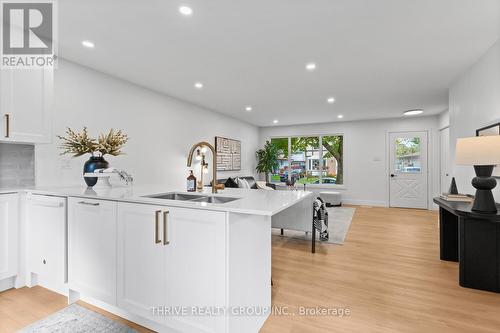 22 Hearthside Place, London, ON - Indoor Photo Showing Kitchen With Double Sink