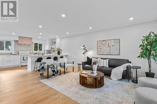 22 Hearthside Place, London, ON - Indoor Photo Showing Living Room