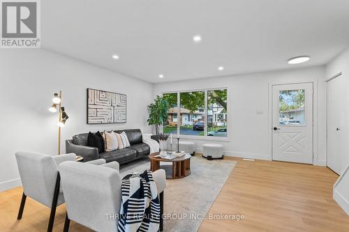 22 Hearthside Place, London, ON - Indoor Photo Showing Living Room