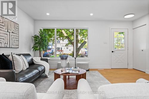 22 Hearthside Place, London, ON - Indoor Photo Showing Living Room