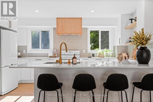 22 Hearthside Place, London, ON - Indoor Photo Showing Kitchen With Upgraded Kitchen