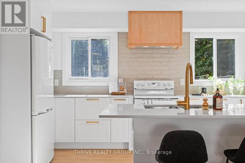 22 Hearthside Place, London, ON - Indoor Photo Showing Kitchen