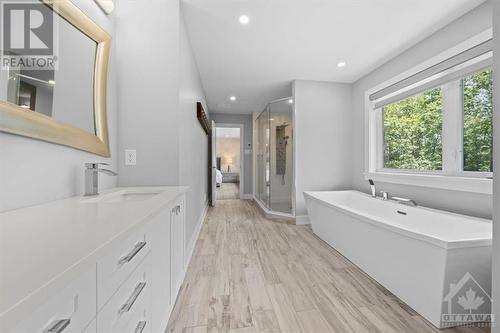 144 Derbeyshire Street, Ottawa, ON - Indoor Photo Showing Bathroom