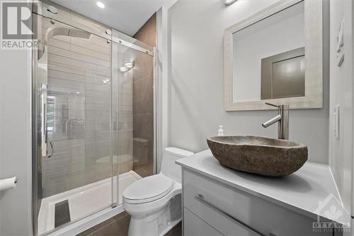 144 Derbeyshire Street, Ottawa, ON - Indoor Photo Showing Bathroom