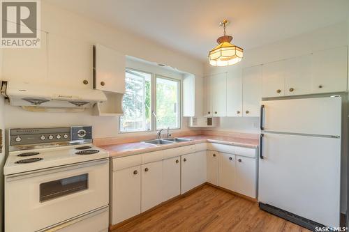 49 Motherwell Crescent, Regina, SK - Indoor Photo Showing Kitchen With Double Sink