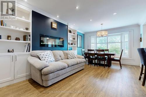 1873 Bonnymede Drive, Mississauga, ON - Indoor Photo Showing Living Room