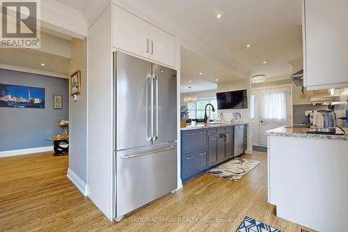 1873 Bonnymede Drive, Mississauga, ON - Indoor Photo Showing Kitchen With Upgraded Kitchen