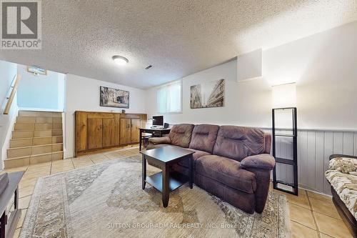 1873 Bonnymede Drive, Mississauga, ON - Indoor Photo Showing Living Room